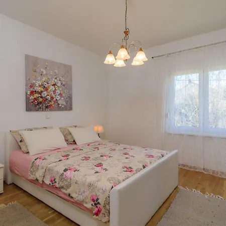 Apartment Vana *